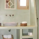 Pambelos Lodge *