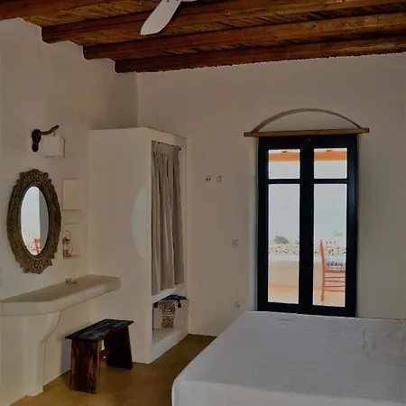 Pambelos Lodge *